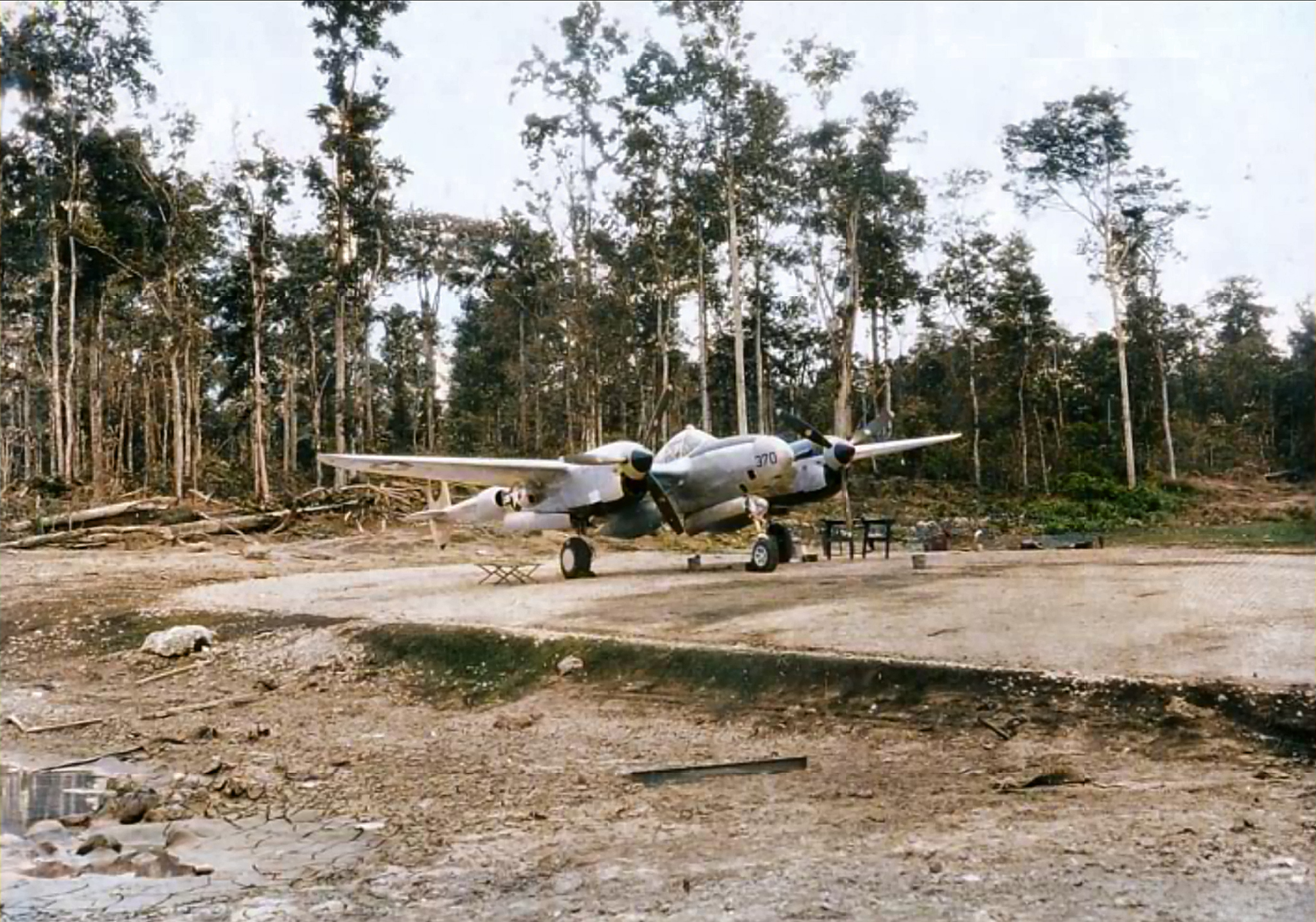 Lockheed F-5B Lightning 7AF 8PRG28PRS 370 photographed by 307BG personnel at Guadalcanal 1943 01