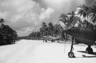 Asisbiz 42 19484 Bell P 39Q Airacobra 7AF 15FG72FS at Makin Island Gilbert Islands Dec 1943 01