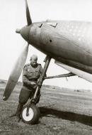 Asisbiz Aircrew USSR pilot 16GvIAP AF Klubov 02
