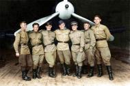 Asisbiz Bell P 39 Airacobra 102GvIAP 7IAK pilots group photo Leningrad Front 1944 01