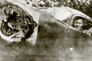 Asisbiz Bell P 39 Airacobra 104GvIAP 9HYADES 298IAP with Tiger nose art at Korenovskaya airfield 1943 01