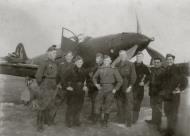 Asisbiz Bell P 39 Airacobra 19GvIAP 258IAD Red 14 with pilots at Shongui Karelian Front 1944 01