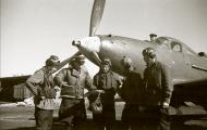 Asisbiz Bell P 39 Airacobra 255IAP 5MTABR with pilots Northern Fleet 1943 01