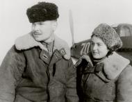 Asisbiz Bell P 39Q Airacobra 438IAP White 70 with husband and wife T and A Kozhevnikov Ukrainian Front 1944 01