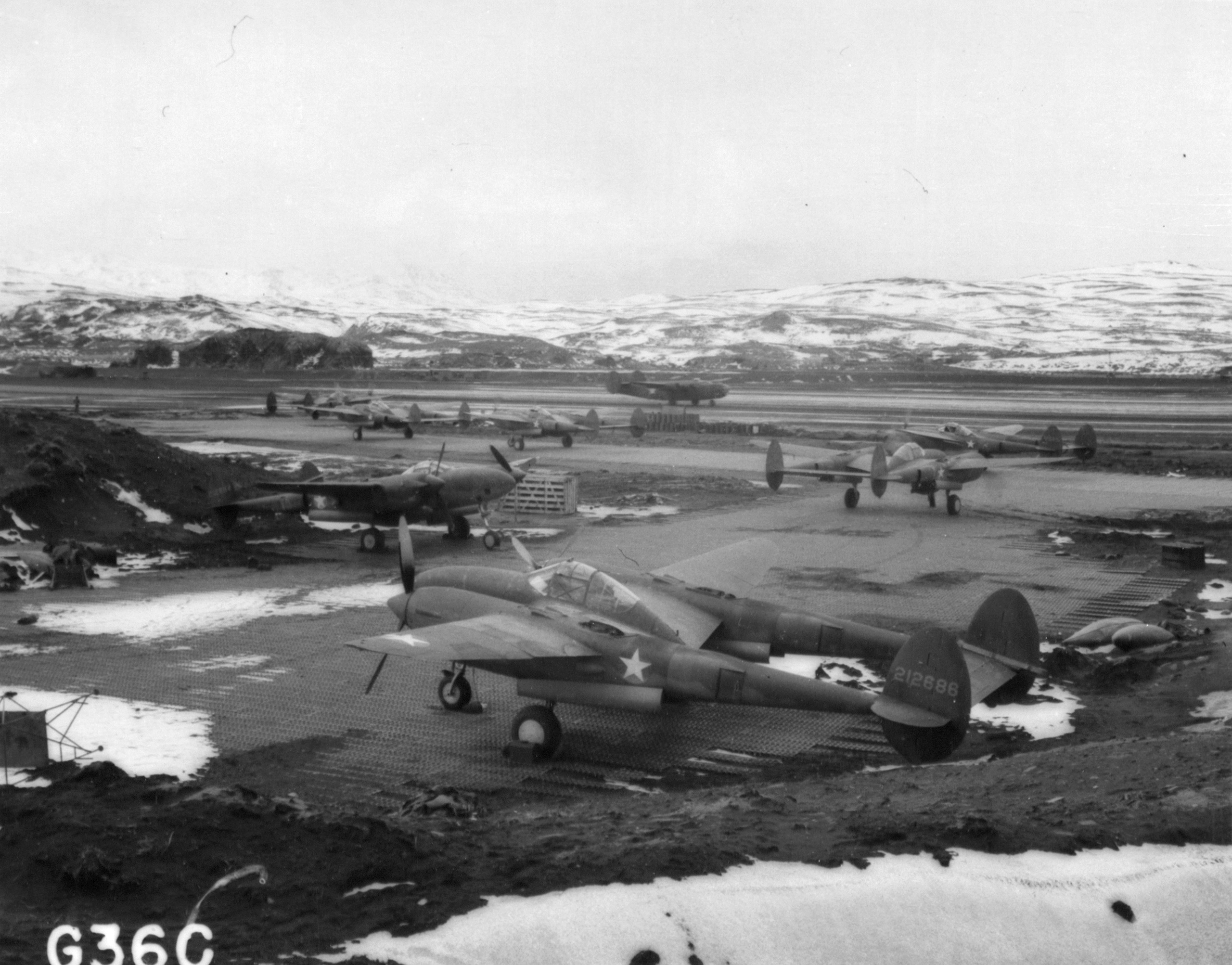 USAAF 42 12686 F 5A Lightning dispersal area on the Aleutian Islands 1943 NA1092