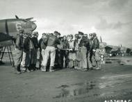 Asisbiz USAAF P 38E Lightning 343FG54FS pilots briefing prior to take off at Aleutian Islands 1943 NA218