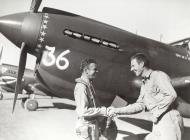 Asisbiz Curtiss P-40E Warhawk 49FG9FS Lt Robert Vaught aircraft forground Darwin Australia 1942 02