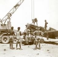 Asisbiz Curtiss P 40E Kittyhawk RAF 450Sqn OKB engine overhaul with OKG AK916 at LG91 July 1942 01