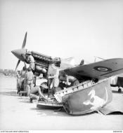 Asisbiz Curtiss P 40N Kittyhawk RAAF 450Sqn OKK Boxing Kangaroo being overhauled Italy 1943 AWM MEA0656