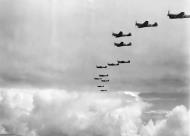 Asisbiz Curtiss P 40N Kittyhawk RAAF 75Sqn group over PNG 02