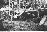 Asisbiz Curtiss P 40E Kittyhawk RAAF 76Sqn PO Frankie Grovner sd over Milne Bay 1942 AMW 044669
