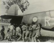 Asisbiz USAAF 40 663 Curtiss P 40E Kittyhawk RAAF 76Sqn R A29 78 in Twonsville Jul 1942 AWM 150025
