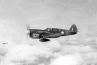 Asisbiz Curtiss P 40E Kittyhawk RAAF 77Sqn Dick Cresswell over Dutch New Guinea Oct 1942 01