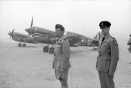 Asisbiz Curtiss Kittyhawk RAF 112Sqn GAS Air Vice Marshal A Coningham n SqnLdr Caldwell at Sidi Heneish Egypt IWM CM2727
