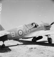 Asisbiz Curtiss P 40E Kittyhawk I RAF 250Sqn LDB AK919 Sqn Ldr MT Judd CO at LG91 Egypt 1942 IWM CM3136