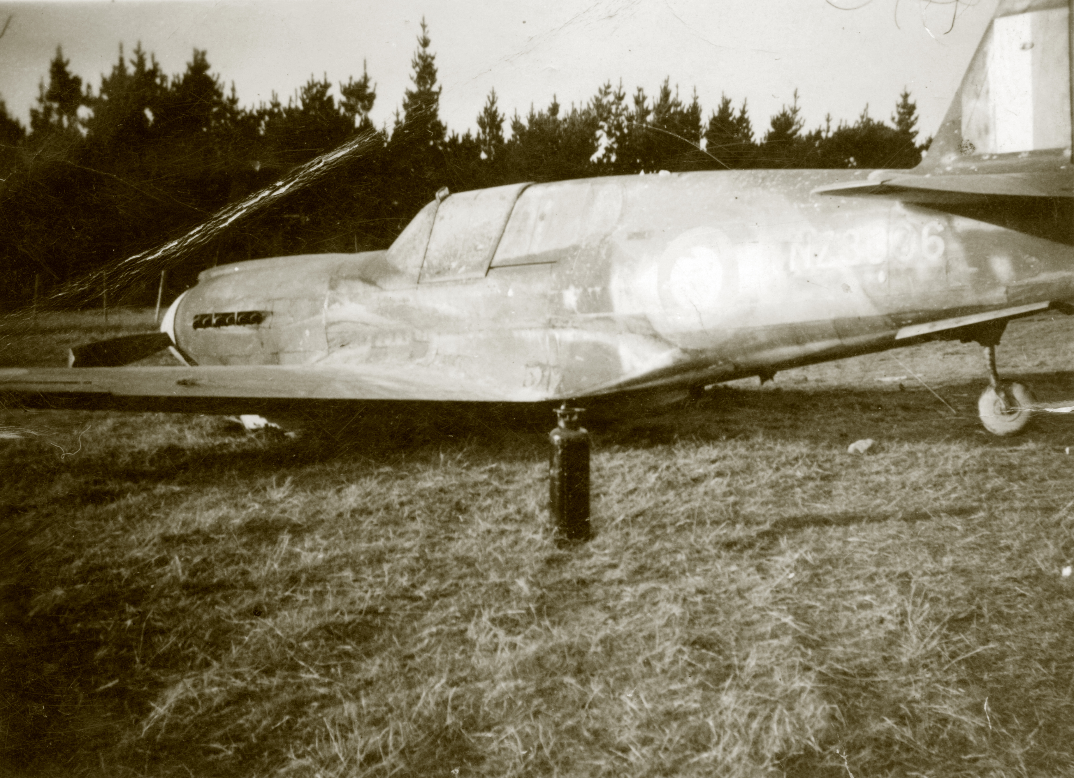 https://www.asisbiz.com/il2/P-40/RNZAF/images/USAAF-41-25155-Curtiss-P-40E-Kittyhawk-RNZAF-NZ3006-belly-landed-based-at-Tauranga-or-Masterton-01.jpg