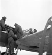 Asisbiz Curtiss P 40 Soviet 191GvIAP White 23 captured by Finnish forces at Valkjarvi 11th Dec 1943 04