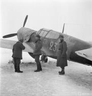 Asisbiz Curtiss P 40 Soviet 191GvIAP White 23 captured by Finnish forces at Valkjarvi 11th Dec 1943 11