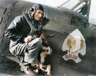 Asisbiz Aircrew USAAF 361FG374FS Lt Vernon R Richards after a seven hour escort mission England 1944 NA1357