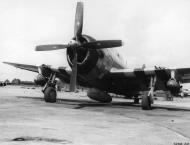 Asisbiz USAAF Republic P 47D Thunderbolt 9AF 366FG loaded with two 1000lb bombs Thruxton England June 1944 NA305