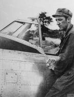 Asisbiz 42 26280 P 47D Thunderbolt 56FG62FS LMZ Ugly Duckling Lt George E Bostwick with Crew Chief Brennan FRE2546