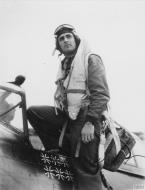 Asisbiz Aircrew USAAF 56FG Captain Jackson with his P 47 Thunderbolt FRE2528
