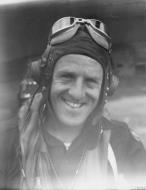 Asisbiz Aircrew USAAF 56FG Lt Rankin with his P 47 Thunderbolt FRE2520