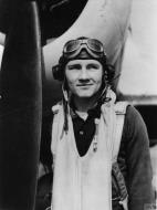 Asisbiz Aircrew USAAF 56FG61FS FO Frank Kibble with his P 47 Thunderbolt FRE9986