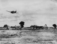 Asisbiz P 47 Thunderbolt 56FG61FS HVA Gabreski buzzes 100BG B 17 Fortresses 18th Mar 1944 FRE4077