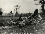 Asisbiz P 47C Thunderbolts 41 6319 56FG61FS HVM and P 47D 42 7943 56FG63FS UNK collided in mid air 5th Feb 1944 03