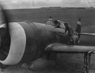 Asisbiz P 47D Thunderbolt 8AF 78FG83FS HLZ engine test at Duxford 15th Aug 1943 FRE3009