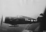 Asisbiz 42 8695 P 47D Thunderbolt 8AF 359FG369FS IVF Oily Boid ace Lt Robert J Booth FRE545