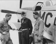 Asisbiz P 51D Mustang 20FG79FS MC LtCol Johnson with ground crew in England 1944 01