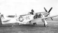 Asisbiz 44 14764 P 51D Mustang 352FG328FS PEM Mr Lucky Lt DeWayne J Maxwell at Bodney 1944 01