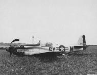 Asisbiz 42 103363 P 51C Mustang 353FG352FS SXM Lucky Leaky II Leroy O Pletz bellied landed 2nd May 1945 01