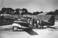 Asisbiz 44 13318 P 51D Mustang 357FG364FS C5N Frenesi ace LtCol Thomas L Hayes at Yoxford 1944 01