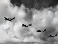 Asisbiz 44 13712 P 51D Mustang 357FG363FS B6V Reluctant Rebel Maj Robert W Foy in formation 1944 FRE13522