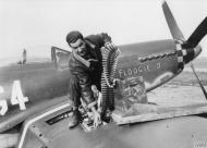 Asisbiz 44 14245 P 51D Mustang 357FG362FS G4P Floogie II (L R) Lt Otto D Jenkins at Yoxford 1944 FRE497