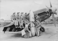 Asisbiz Aircrew USAAF 357FG ground crew with 108 gallon fuel tank used for the Russian trip at Leiston 16th Aug 1944 FRE474