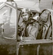 Asisbiz 43 6633 P 51B Mustang 4FG336FS VFQ Lt Thomas K McDill at Debden 1944 01