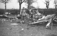 Asisbiz 43 6656 P 51B Mustang 4FG334FS QPN 1Lt Robert Fraser killed in landing into a field 28th Feb 1944 01