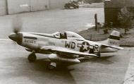 Asisbiz 44 14557 P 51D Mustang 4FG335FS WDR Sexey Lt Chuck Evans at Debden 1944 01