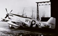 Asisbiz 44 15054 P 51D Mustang 4FG336FS VFD Lil Mouse Lt Edward Quist at Debden 1944 01