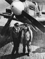 Asisbiz Aircrew USAAF 4FG336FS John Godfrey and Don Gentile at Debden 12th Apr 1944 01