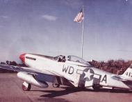 Asisbiz P 51D Mustang 4FG335FS WDA Lt Darwin L Berry In England 01