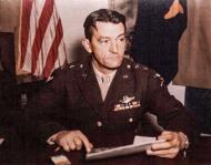 Asisbiz USAAF 14AF Maj General Claire Chennault in China 01