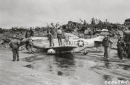 Asisbiz 44 63532 P 51D Mustang 7AF 21FG46FS 210 Little Angel belly landed on Iwo Jima 1945 01