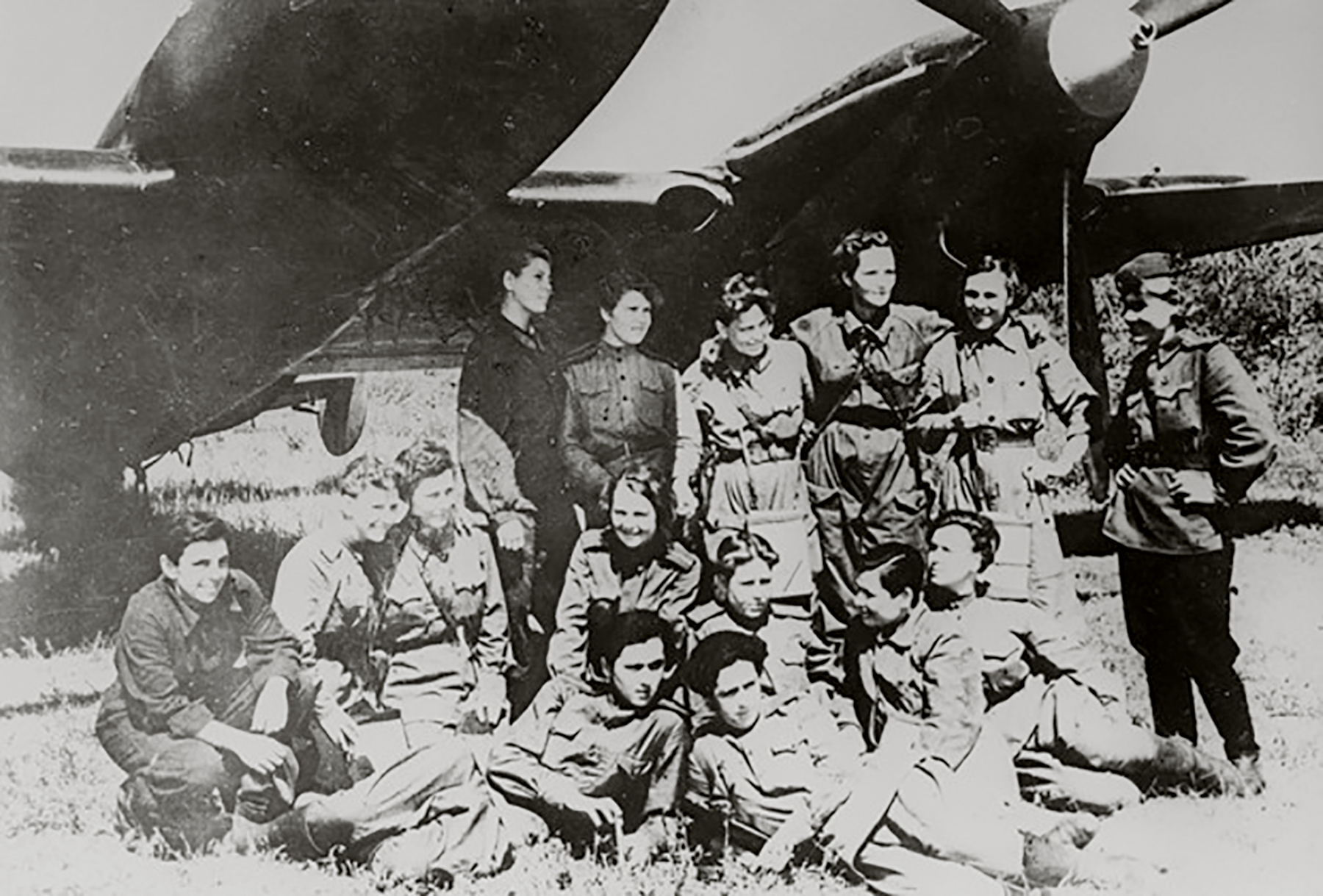 Aircrew Soviet 125GvBAP group photo with some of their female crews 01