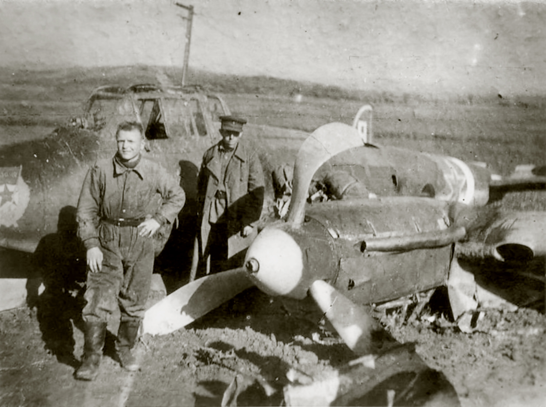 Petlyakov Pe 2 160GvBAP White 9 Boris Petrovich Lyapin with force landed plane 14th Oct 1944 01