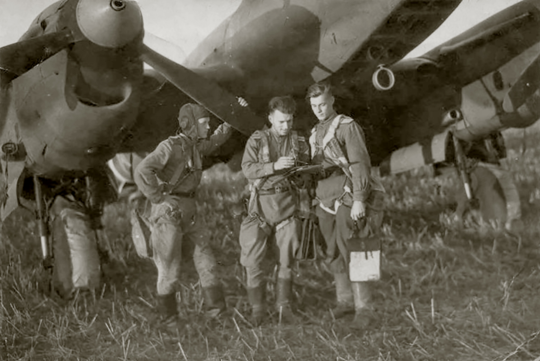 Petlyakov Pe 2 160GvBAP with BP Lyapin and crew 20th Jun 1944 01